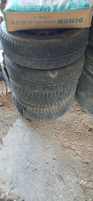 4 броя зимни и 4 броя летни гуми с джантите