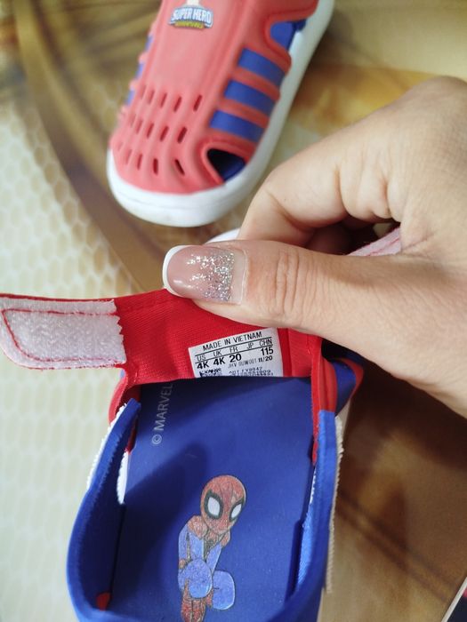 Сандали и маратонки Адидас