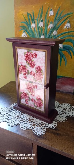 Две в едно-дървена кутия за ключове и декорация за стена