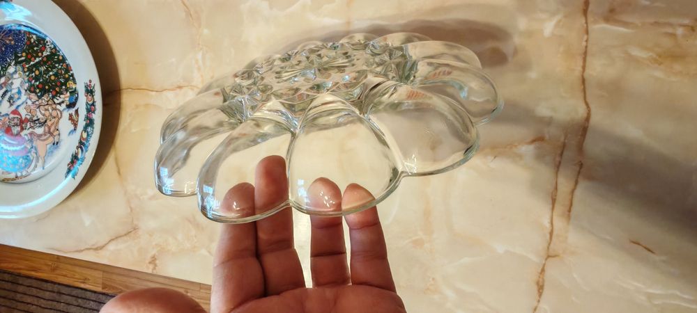 Platou din sticla groasa pentru ouă umplute sau de Paște.