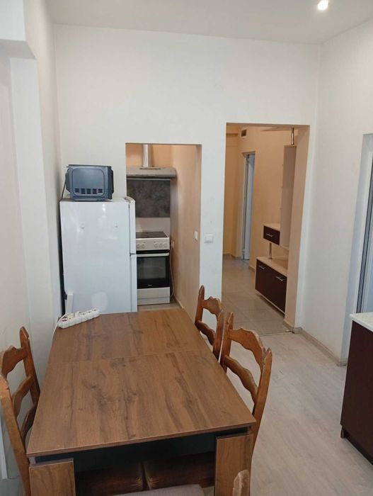 Дава се под наем Тристаен апартамент в София, Център - 75 кв.м за 698.19 € - Снимка #4