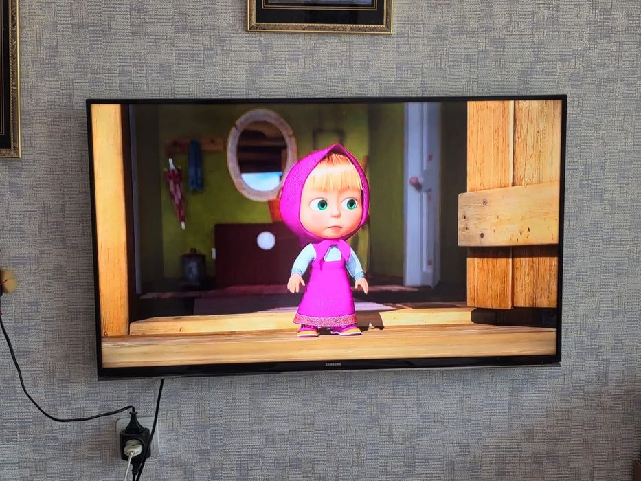 Продается телевизор Samsung, диагональ 102. Smart Tv