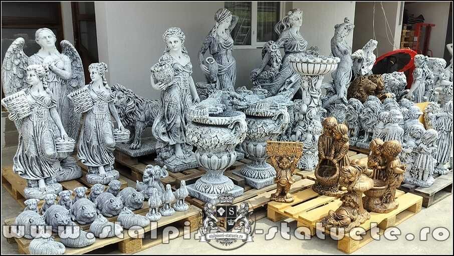 Statuete mari, din beton, pentru curte și grădină.
