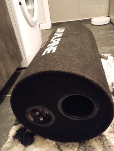 Продавам бас каса Alpine SWT 12s4