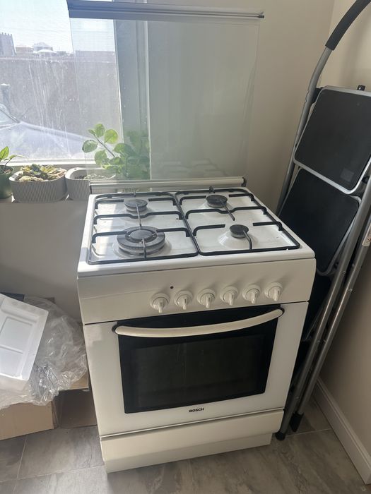 Продам газовую плиту BOSCH