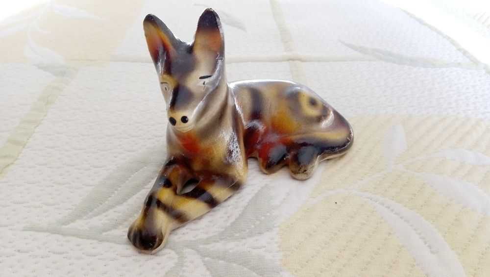 старо, умалено керамично куче-немска овчарка