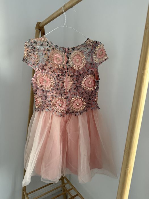 Официална розова рокля на LUCY