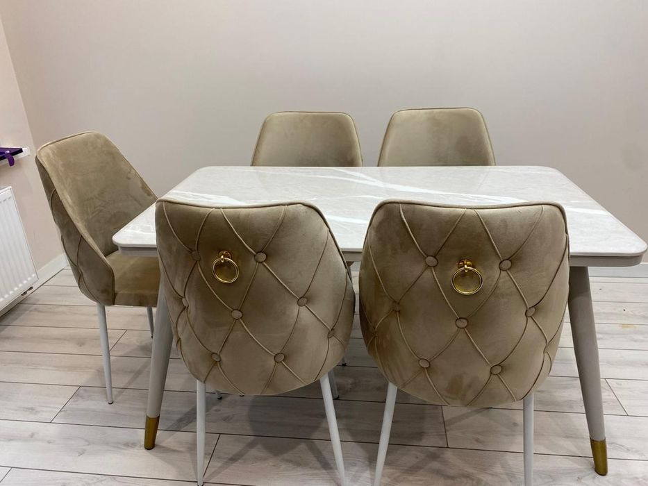 Продам стол+6 стульев срочно