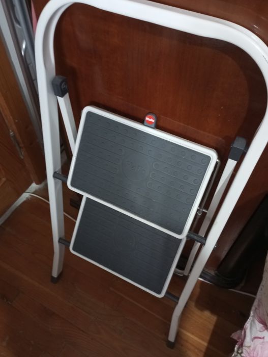 Scară cu două trepte