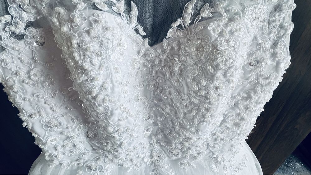 Къса сватбена рокля