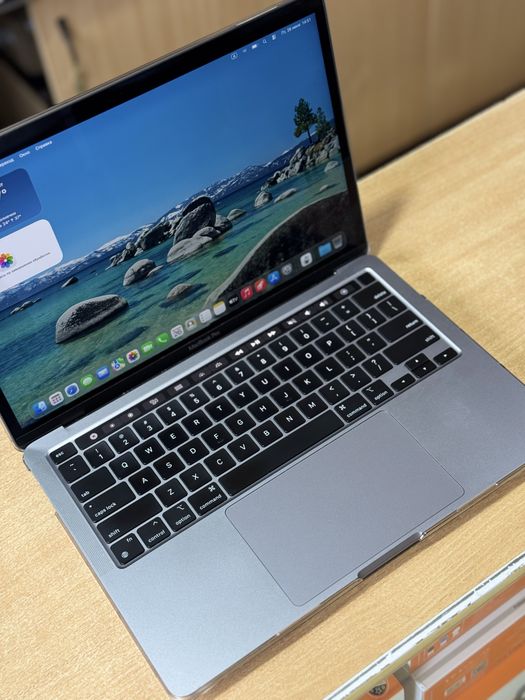Macbook Pro 2020 M1 8/256 Ideal xolatda