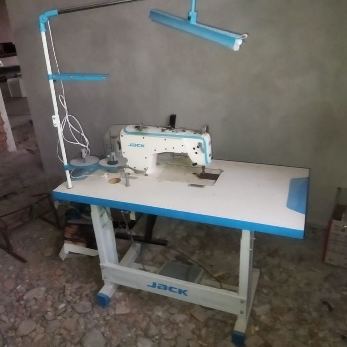 Машинка швейная.