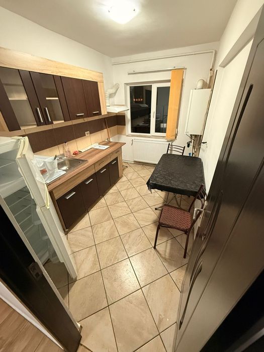 Închiriez apartament