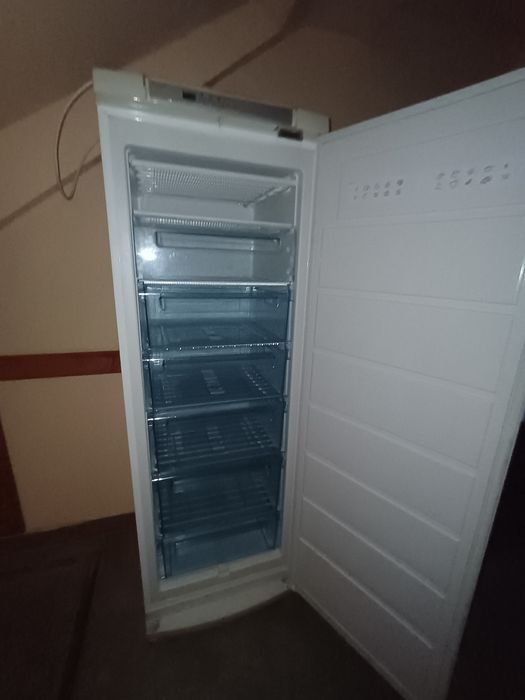 Frigider și Congelator Husqvarna 
Preț 1500 lei ușor negociabil.