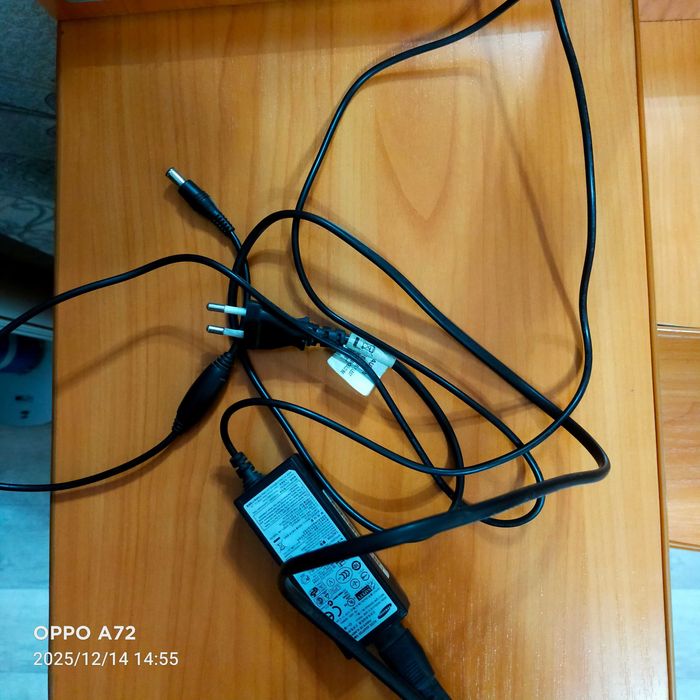 Монитор Samsung s22a300b "мигает экран"