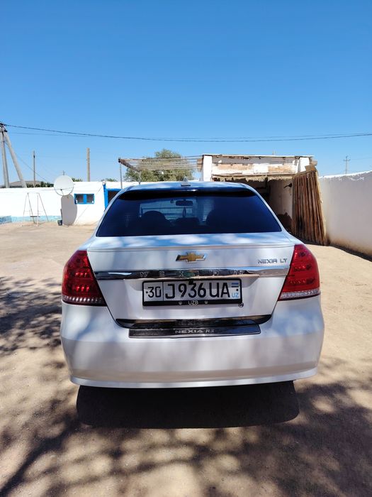 Нексия 3 сотилади