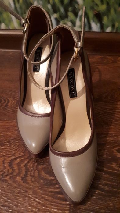 Продаются туфли кожаные.