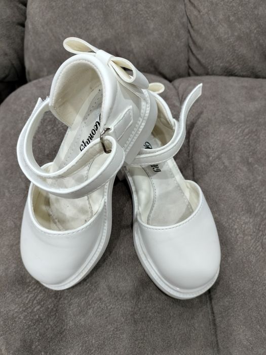 Продам детские туфельки