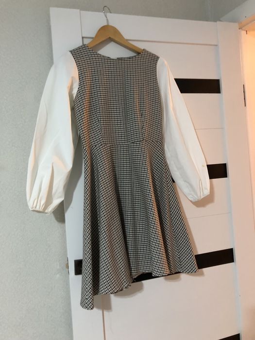 Продам платье одетая