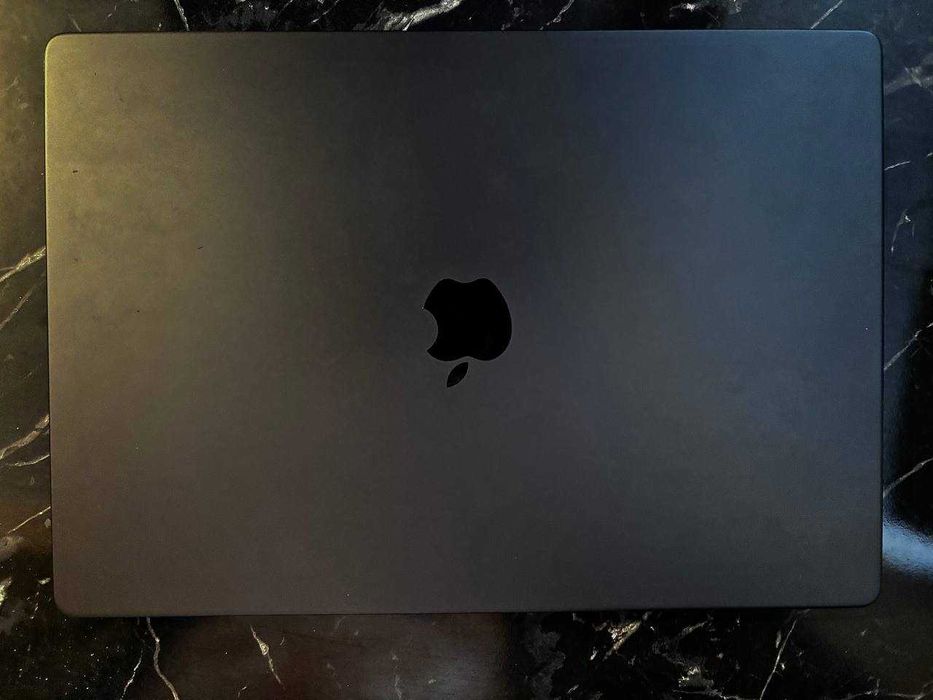 Macbook Pro 16 Inch 36GB RAM Retina Dsplay