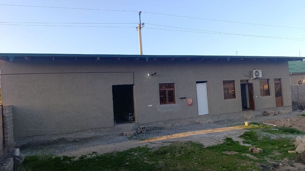 Hovli uchastka sotiladi