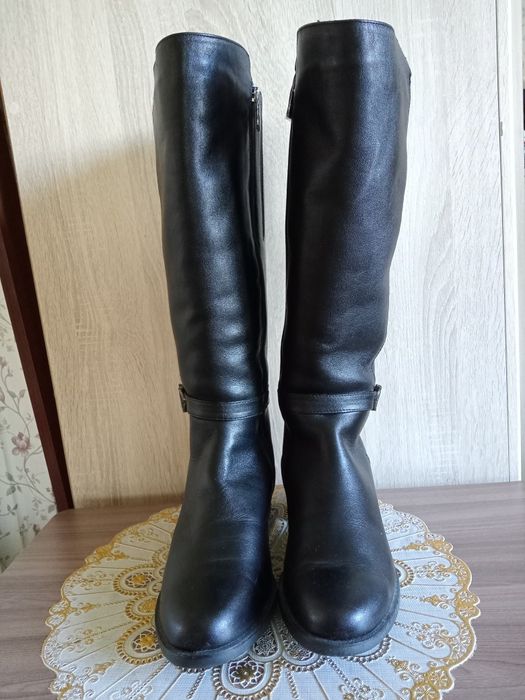 Продаю  зимние сапоги,