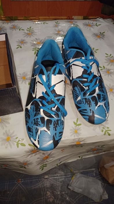 Бутсы новые размер 42 или 43