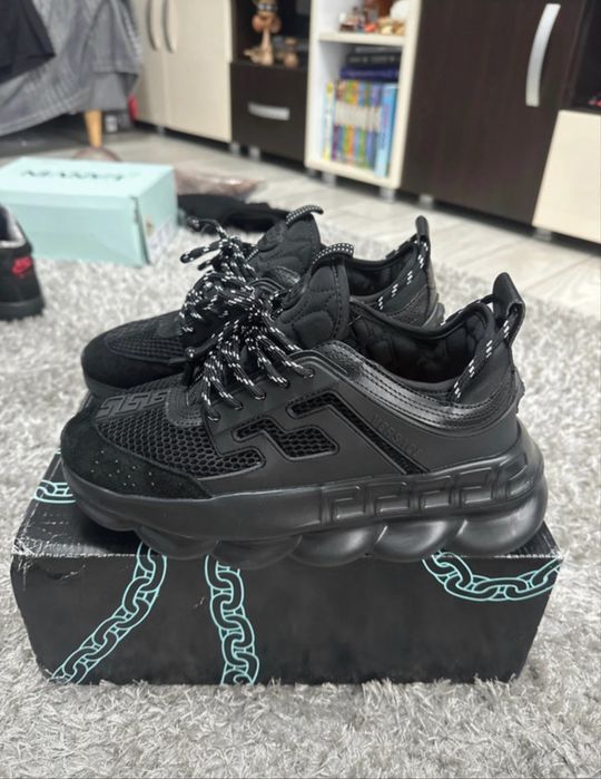 Versace chain reaction