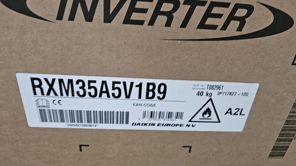 Инверторен климатик Daikin Stylish FTXA35 + RXM35A 12ка А+++ черен дизайнерски