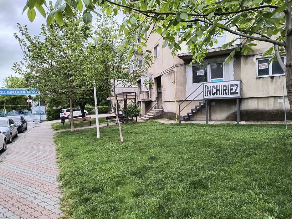 Vând sau închiriez  spațiu comercial