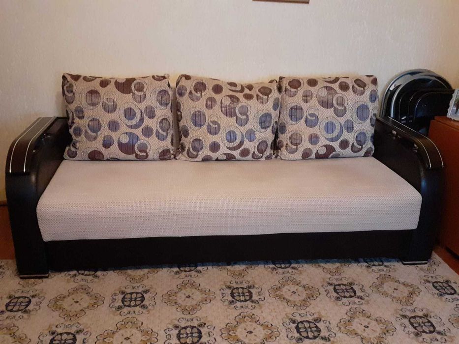 Canapea extensibila 3 locuri, cu lada de depozitare