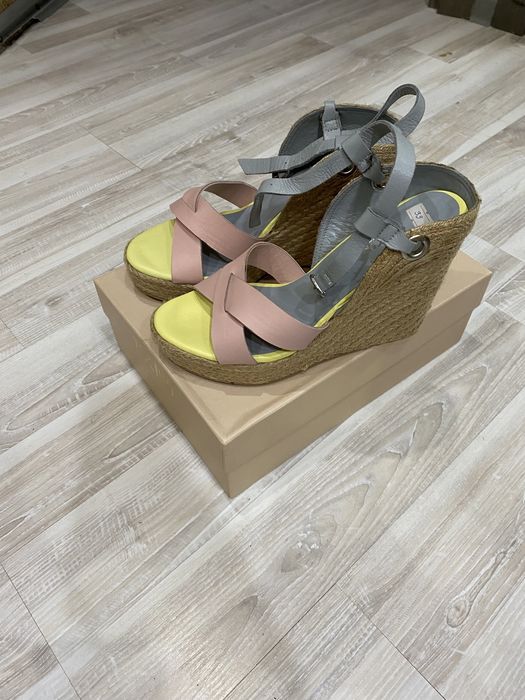 Босоножки новые  39 размер