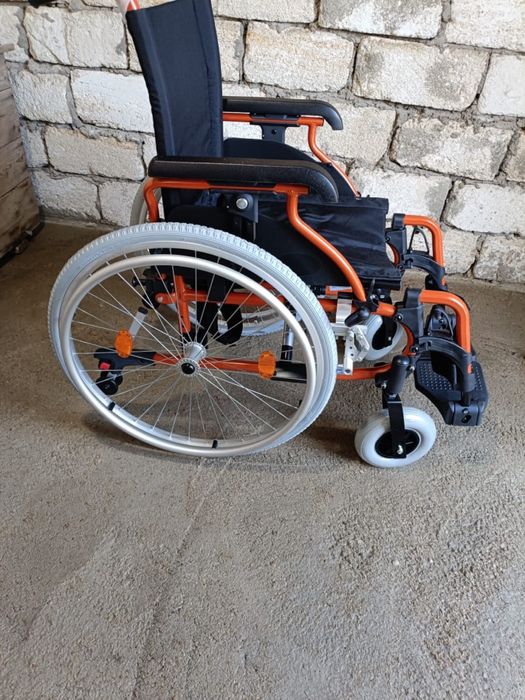 Продаю новую инвалидную коляску