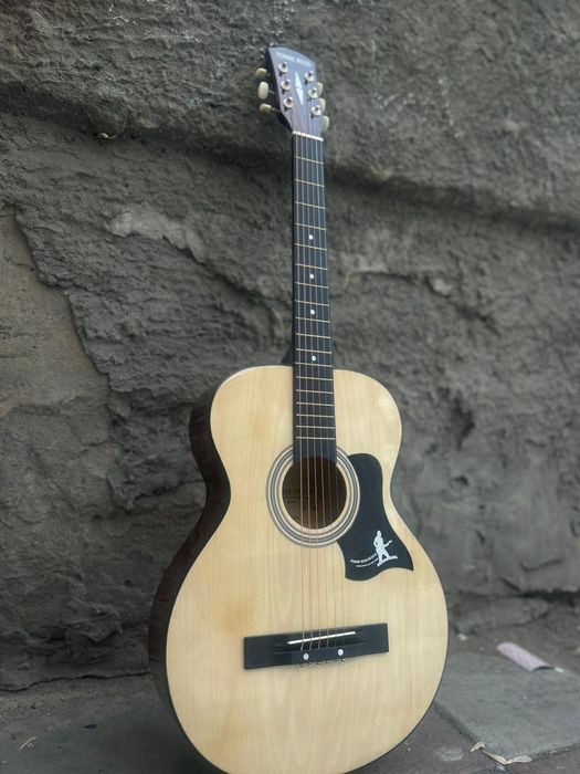 Продаю гитары разных цветов