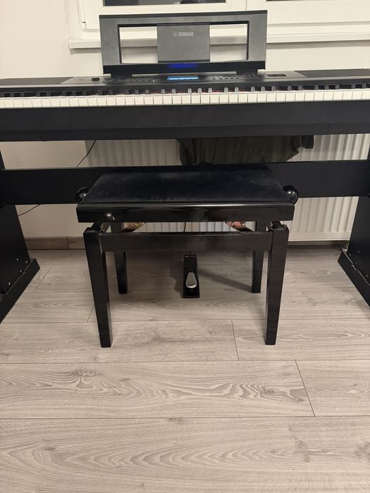 Yamaha DGX-660 + pachet complet (scaun + pedală + stativ)