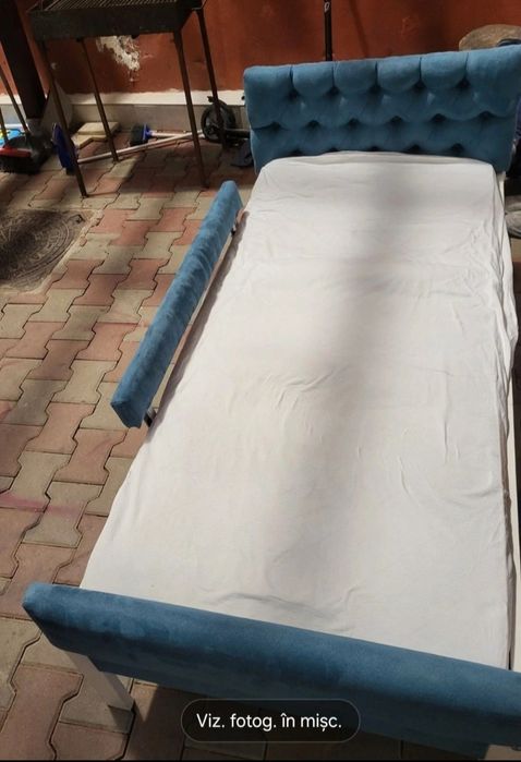 Pat tapitat blue din catifea de 1 persoana