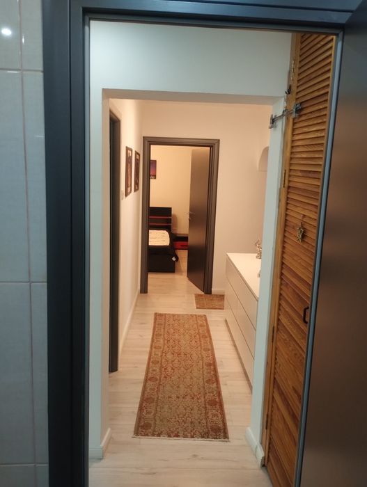 Apartament decomandat de patru camere ,etajul trei
