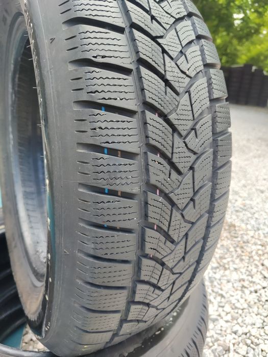 4 бр зимни 215/65/17 Dunlop