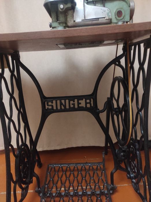 Продам бытовой оверлок.