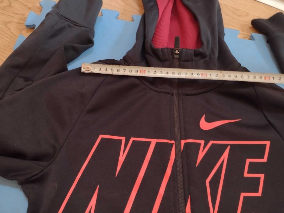 Дамско Nike горнище.Размер М, Отлично състояние.