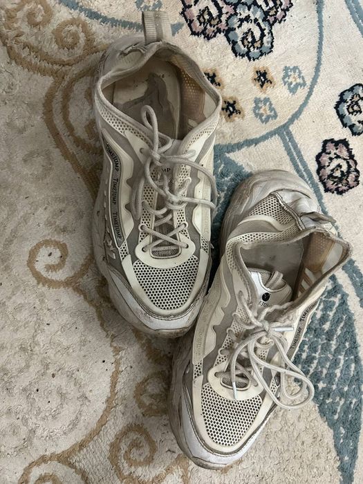 Кроссовки женские