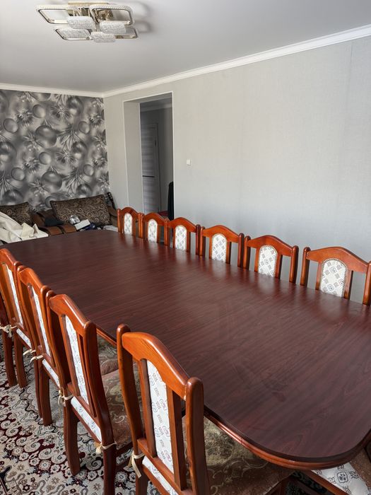 Продам стол для гостиной