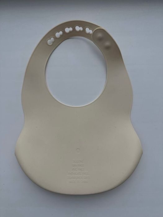 Слюнявчик силиконовый