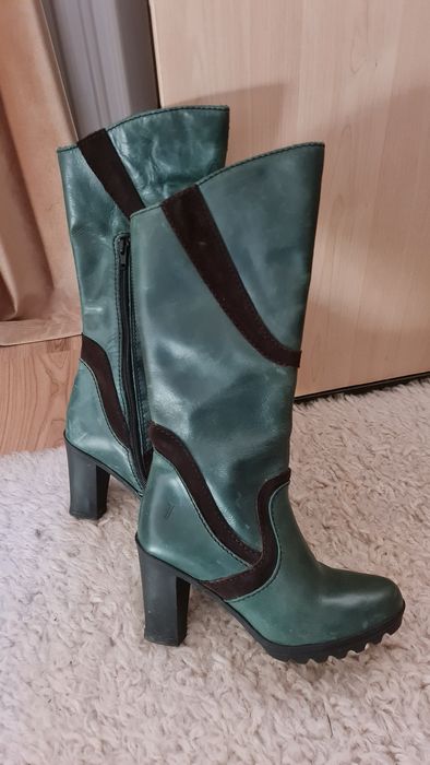 Cizme din piele, model deosebit, fabricate în Portugalia