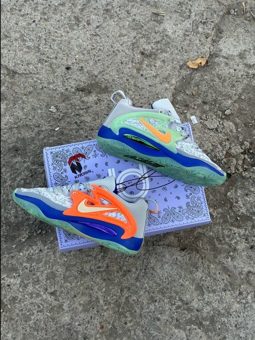 Продается крассовки баскетбольный kd 15 новый в каробке 43 размер