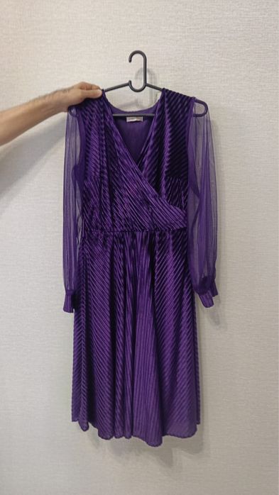 Одежда:  куртки, платья.