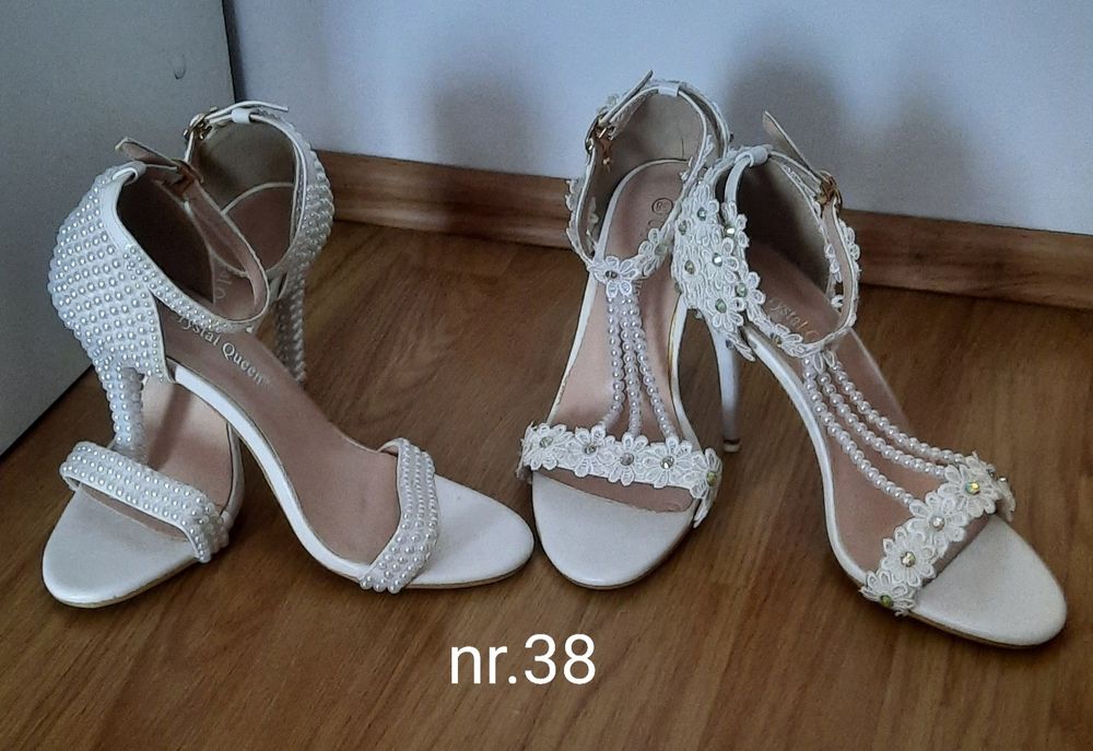 Vand rochie mireasa + 2 perechi de sandale  nr.38