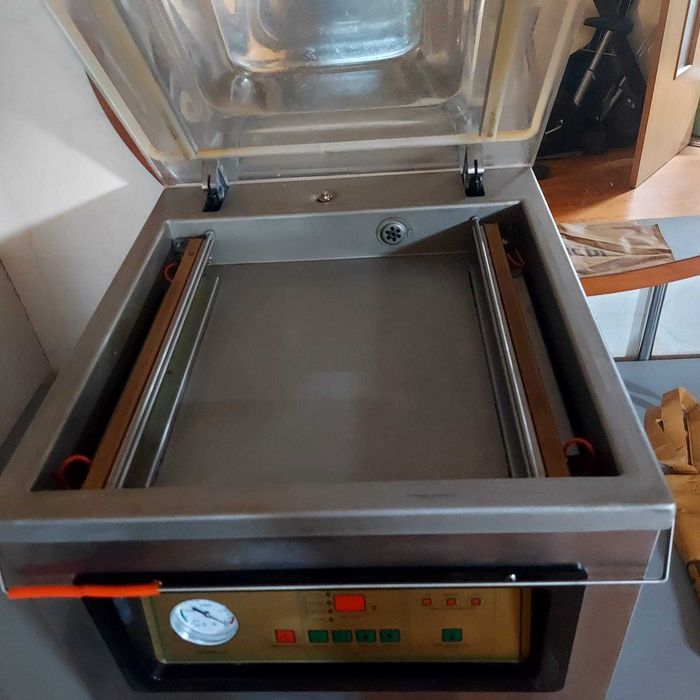 Аппарат для вакуумной упаковки.