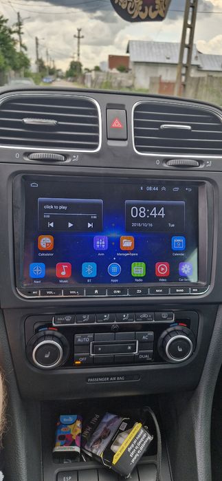 Navigație vw, se misca foarte bine . Are YouTube , Chrome , google maps si se mai pot instala aplicații de pe magazin play.