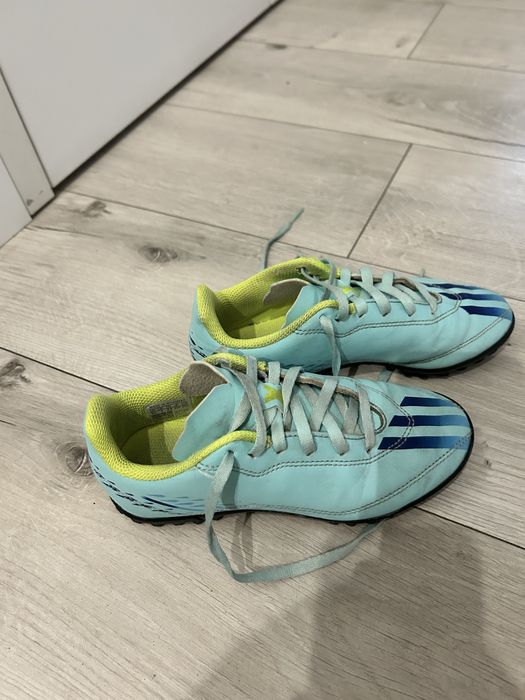 Adidasi fotbal Adidas marimea 33